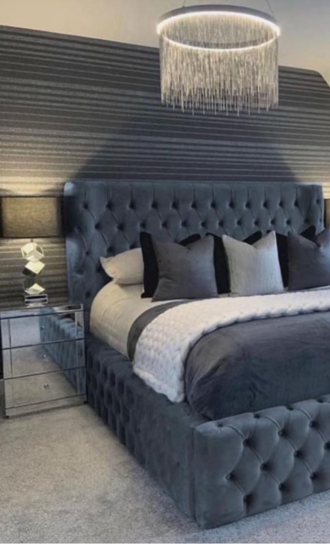 Montgomery Chesterfield Bed